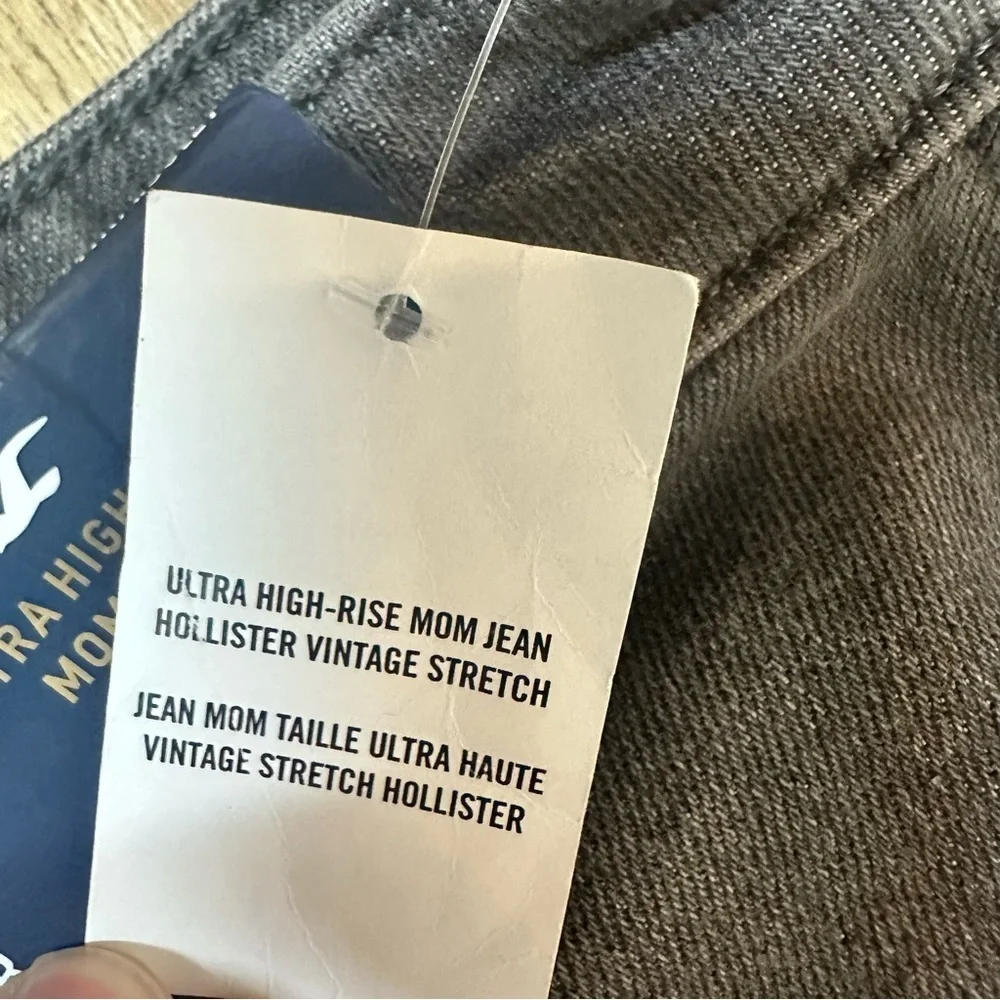 NWT Hollister Ultra High Rise Distressed Gray Mom Jeans Size 11